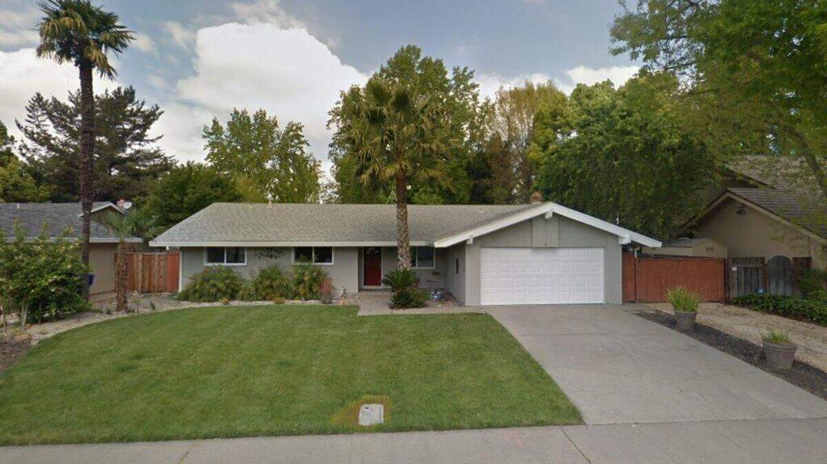 House on first block of Southlite Circle
