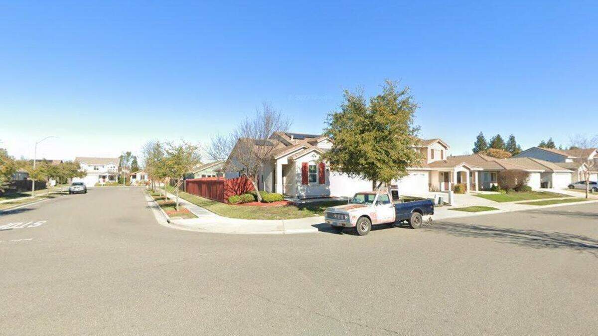 House on 2400 block of Starling Lane