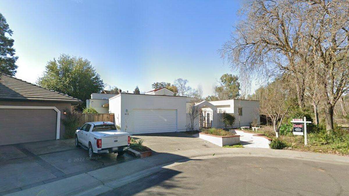 House on 800 block of Peregrine Avenue