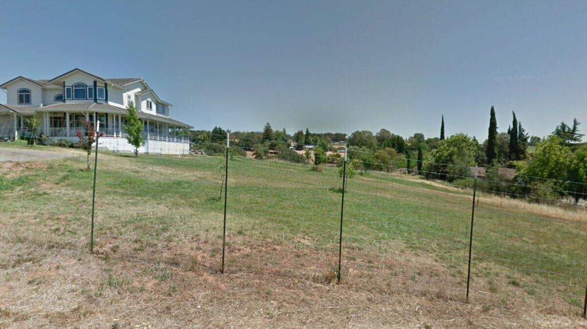 House on 12500 block of Lakeshore