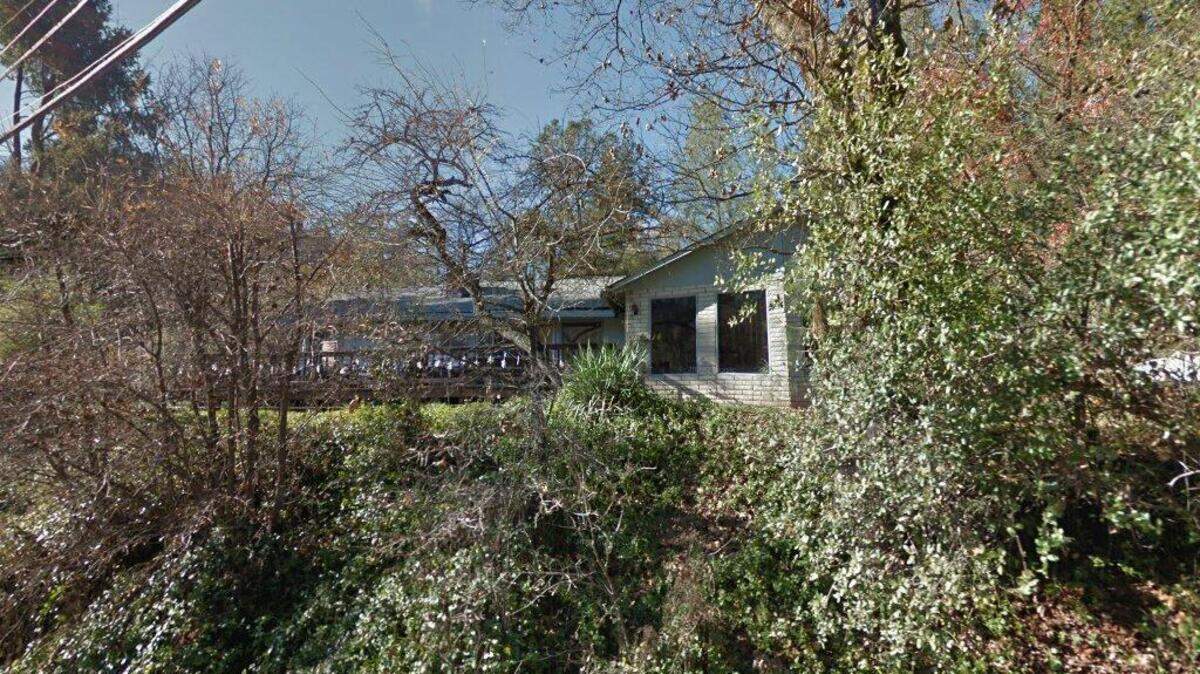 House on 3200 block of Sacramento Street