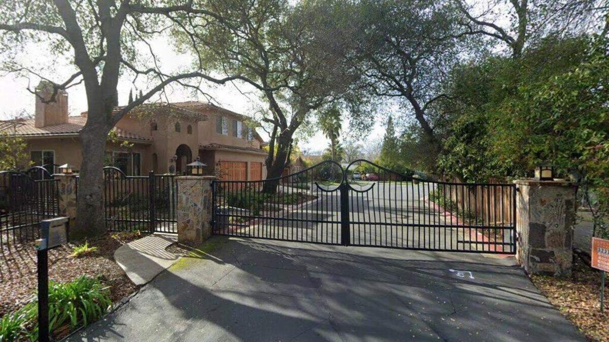 House on 6100 block of Holt Lane