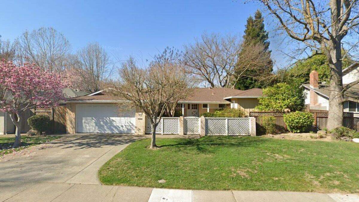 House on first block of Moonlit Circle