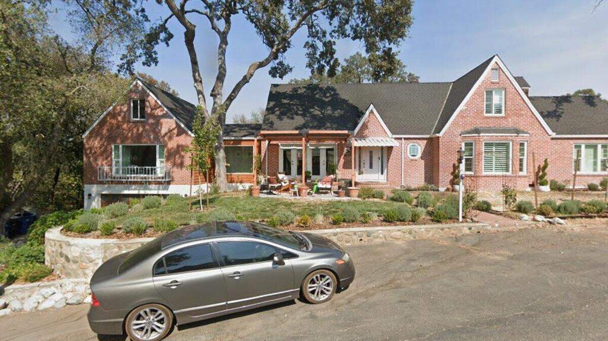 House on 3900 block of Villa Court