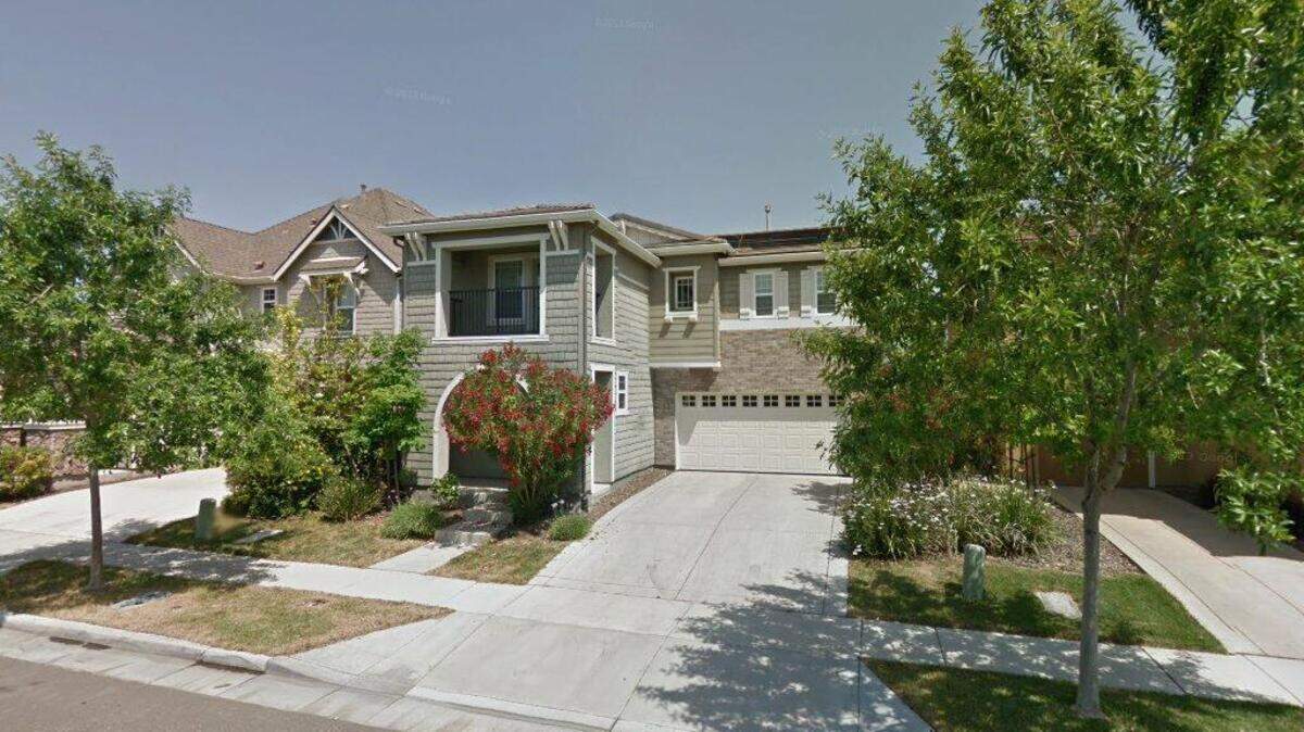House on 800 block of Lewis Avenue