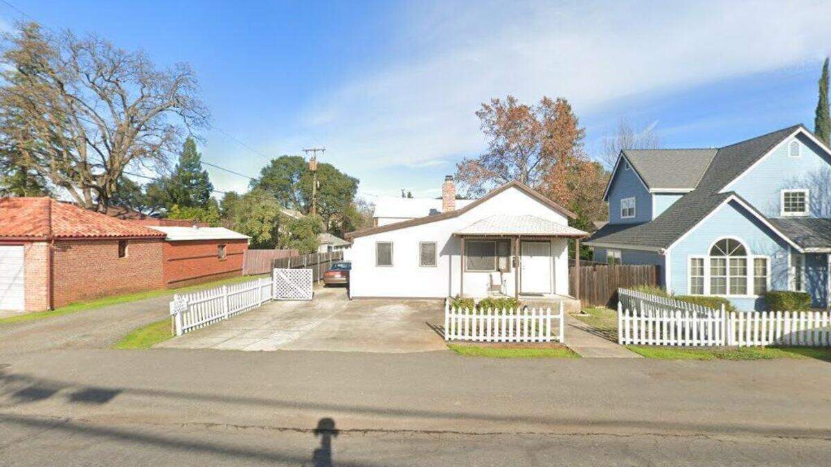 House on 400 block of Wool Street