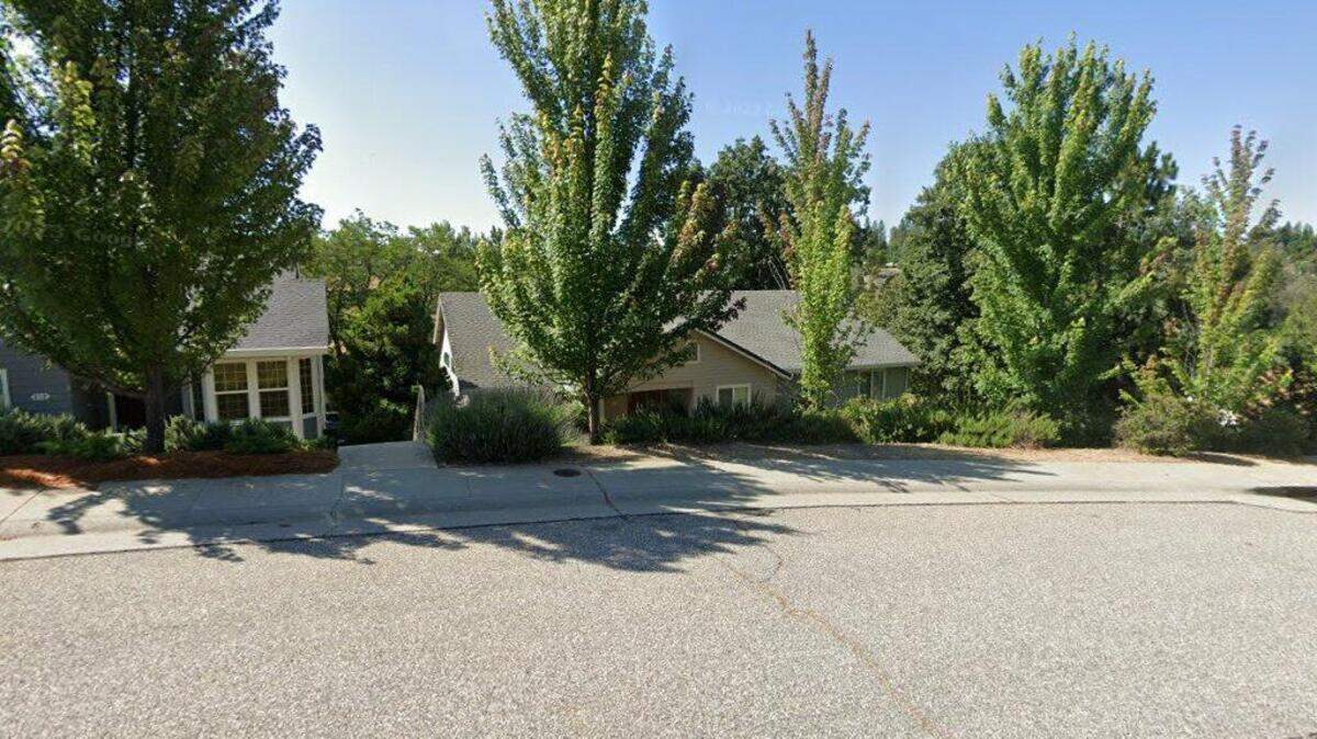 House on 200 block of Horizon Circle