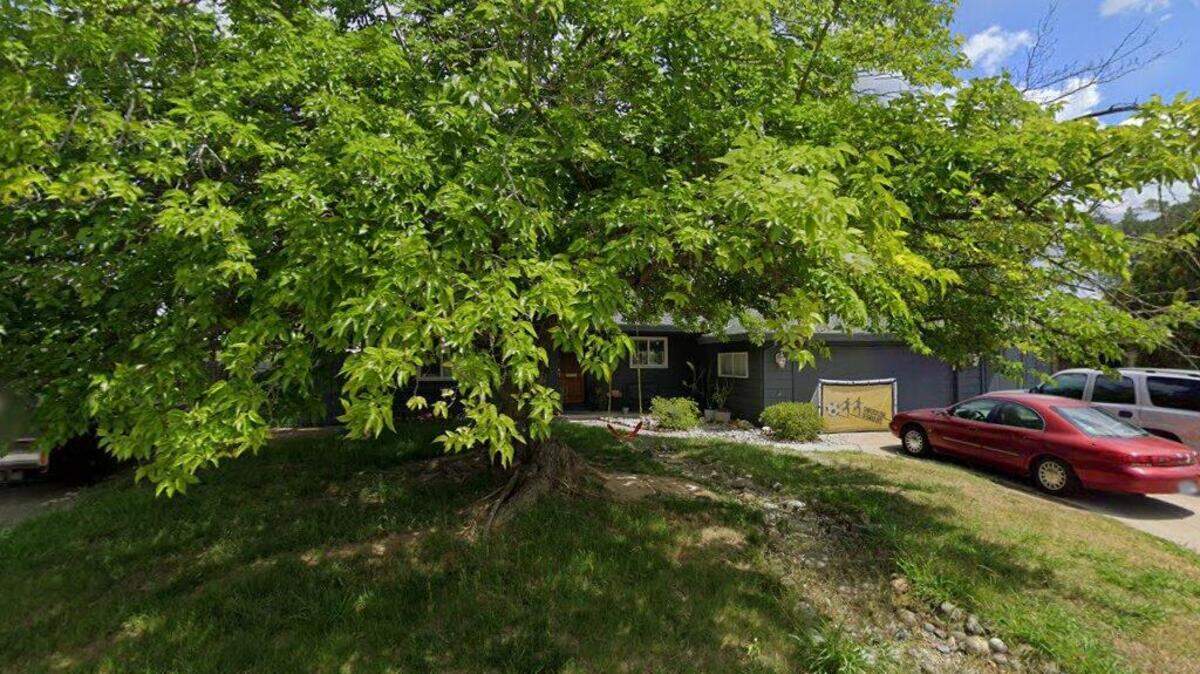 House on 5700 block of Southview Court