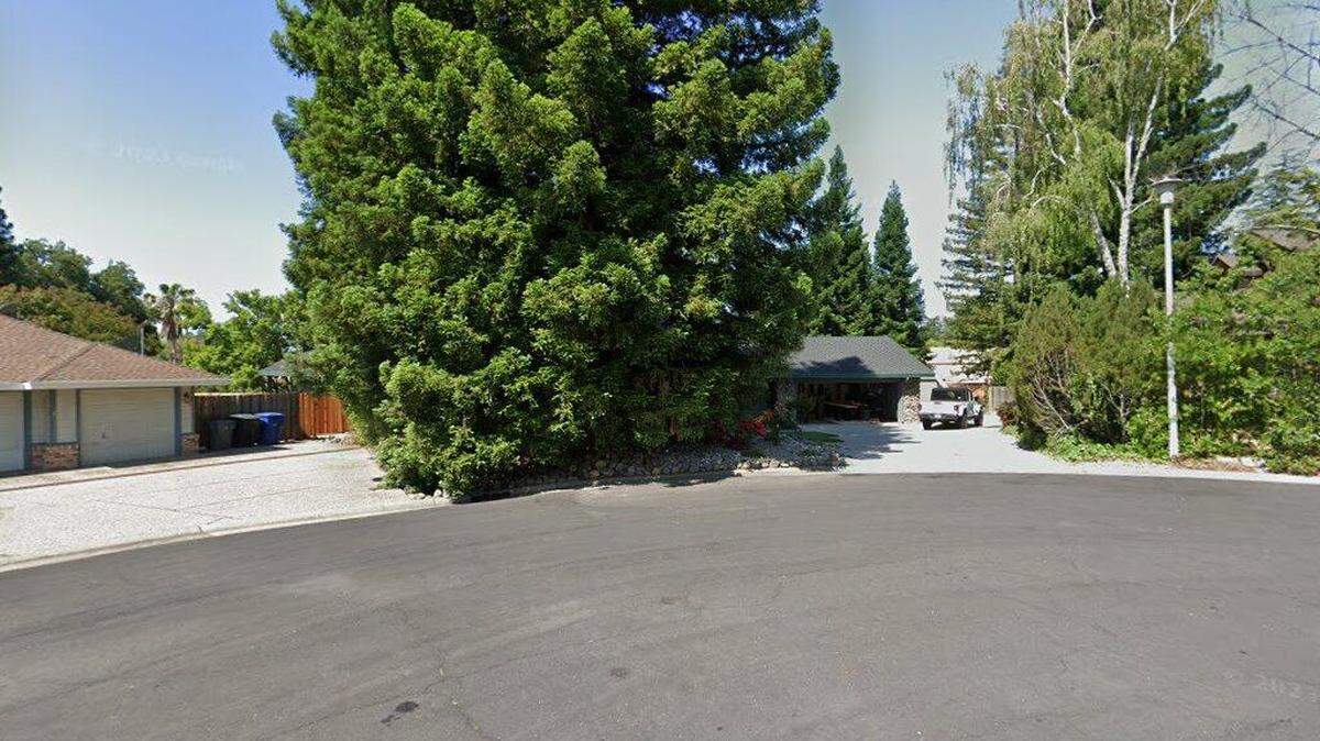 House on 100 block of Oak Canyon Way