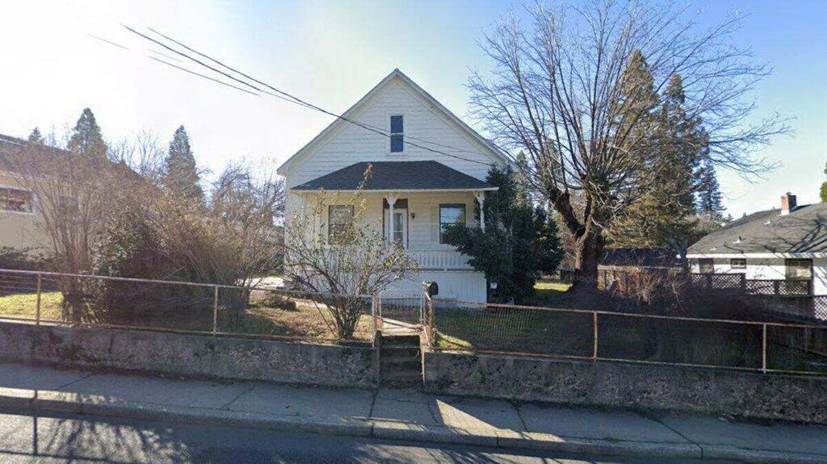 House on 100 block of West Empire Street