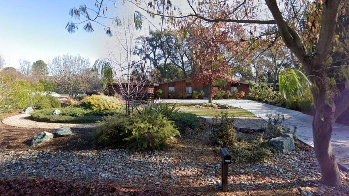 House on 27400 block of Oakside Drive