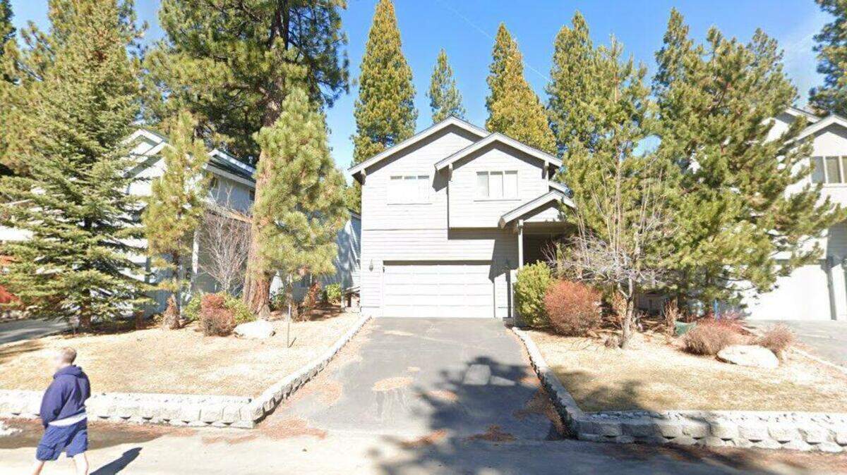 House on 3100 block of Valley View Court