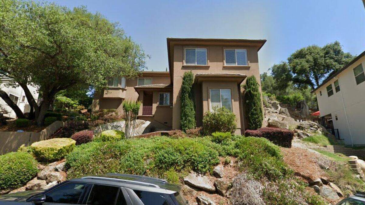 House on 3900 block of Horseshoe Circle