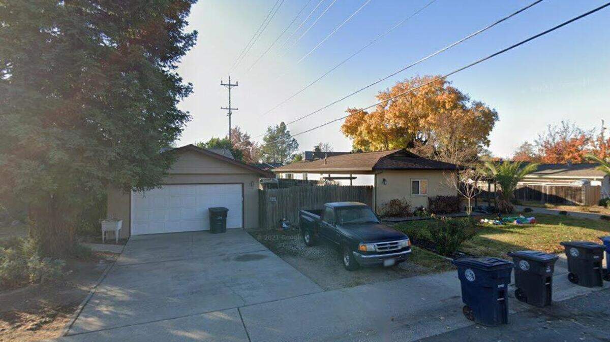 House on 6400 block of Oakcreek Way