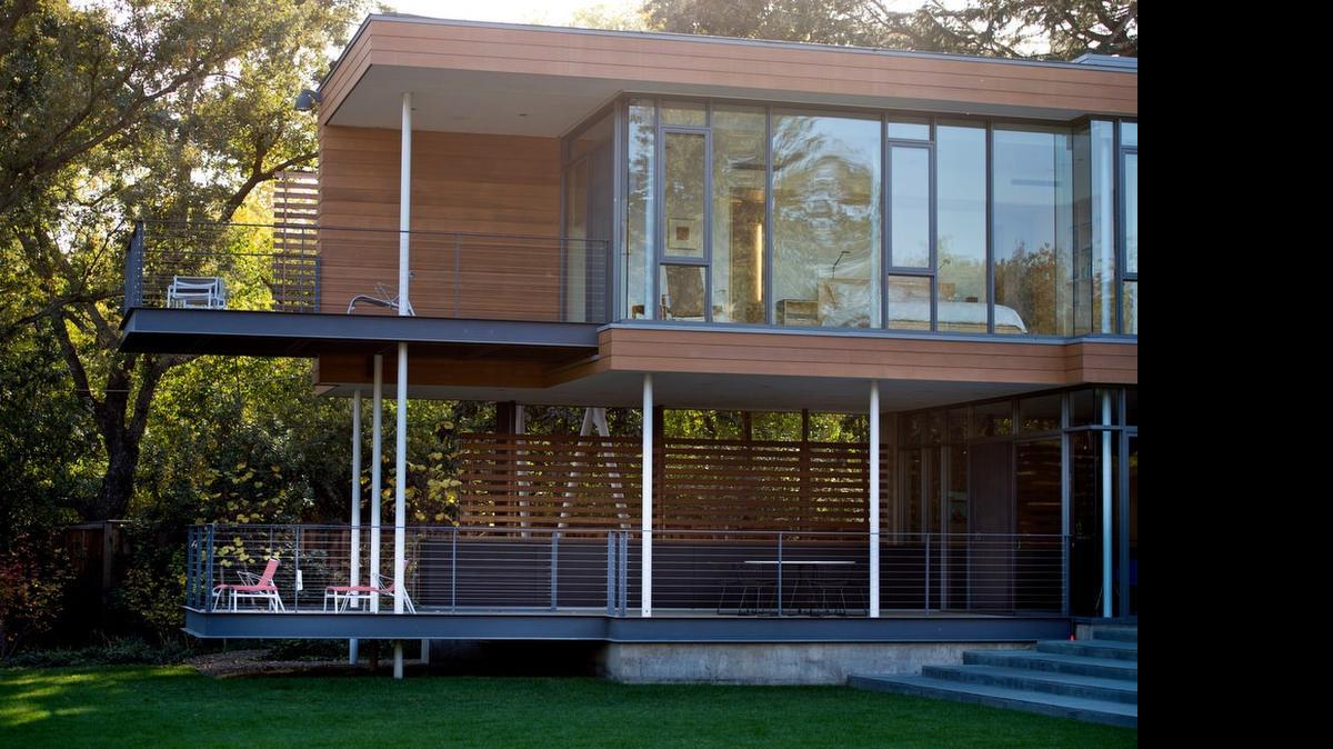 
This Sierra Oaks home listed at $6.5 million. Reports show strong quarterly sales in the luxury real estate market. 

