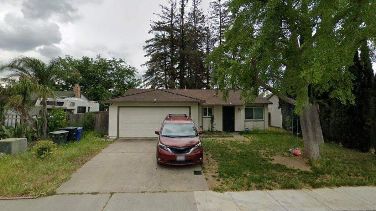 House on first block of Paramount Circle