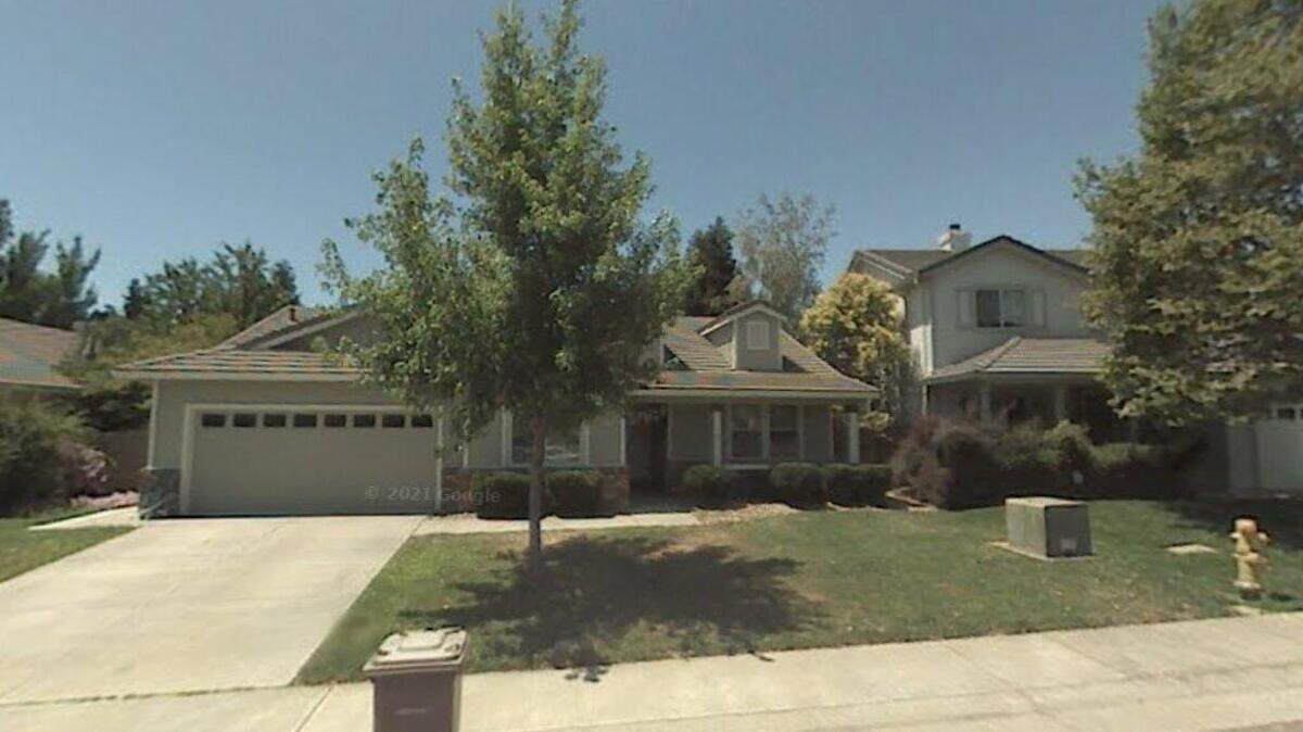House on 900 block of Findon Court