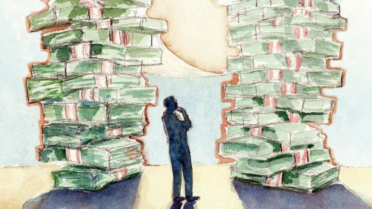 Sacramento County is doing a poor job of collecting debt, a grand jury report contends.