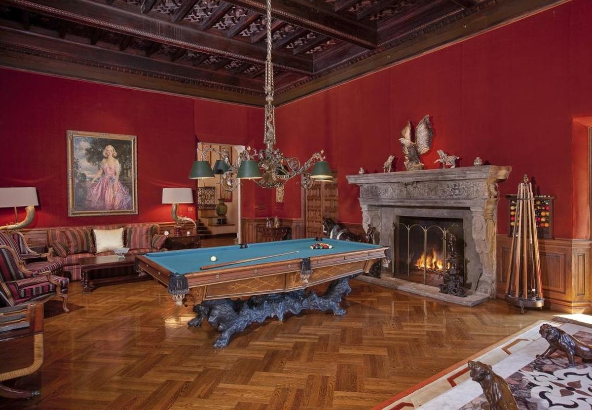 The Beverly House, once home to publishing magnate William Randolph Hearst and actress Marion Davies, has come back on the market at $195 million, $30 million more than what it last publicly listed for in 2007. Designed by Gordon Kaufmann, the H-shaped mansion offers more than 50,000 square feet of interior space with 30 bedrooms and 40 bathrooms. A lighted tennis court, a swimming pool, two ponds, loggias, fountains and formal landscaping fill the grounds.