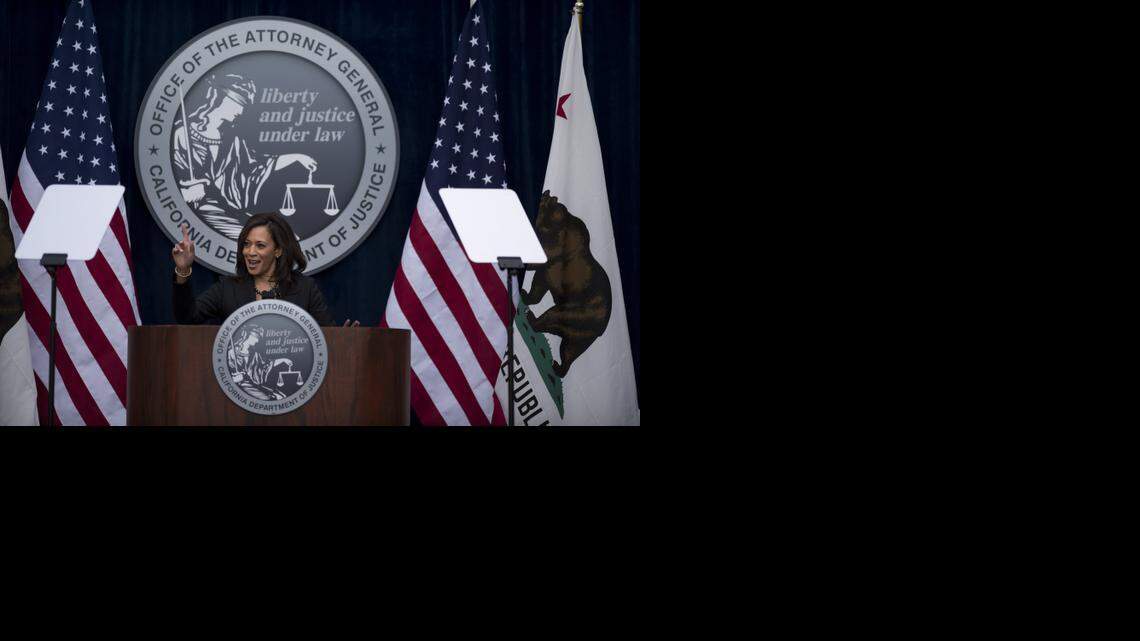 
Attorney General Kamala Harris takes the oath of Attorney General in the courtyard at the Crocker Art Museum in Sacramento on January 5, 2015.

