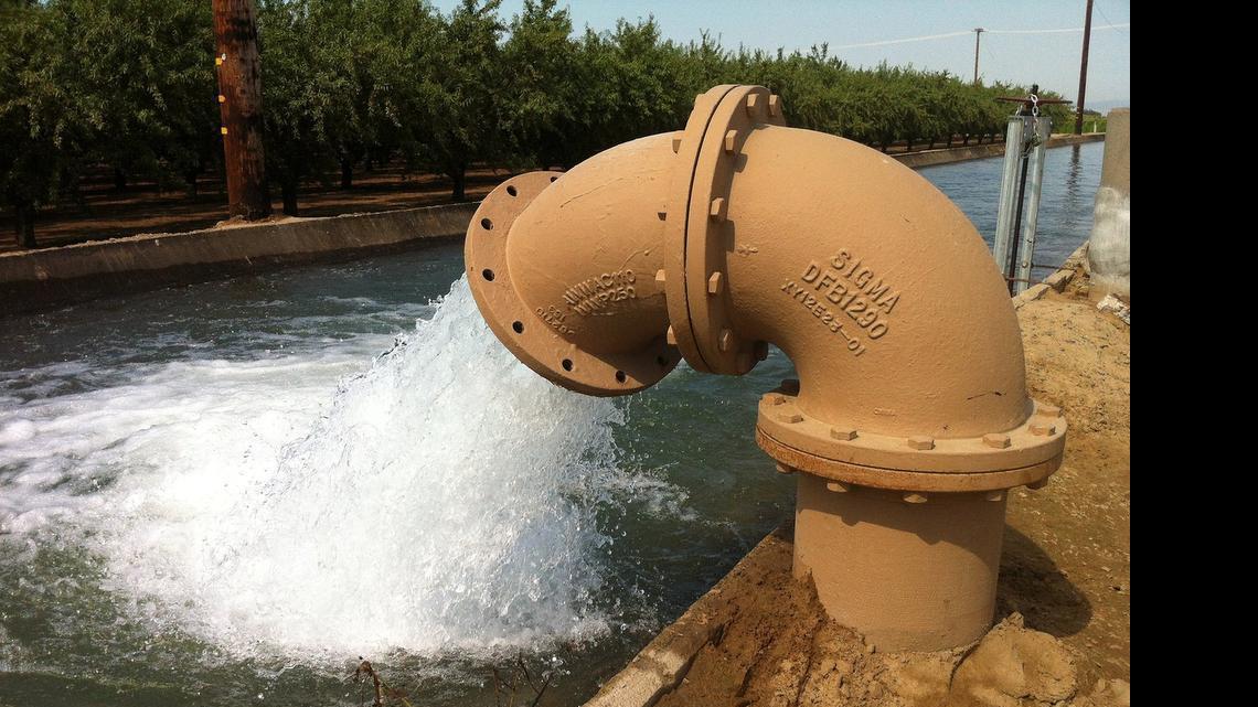 
Experts say a Sacramento Superior Court judge’s decision that California drought regulators can’t slash the water rights of four Central Valley irrigation districts until each had a chance to defend itself has statewide implications. It could affect “everybody that received a curtailment order,” said Stuart Somach, a Sacramento water-law attorney not involved in the case.
