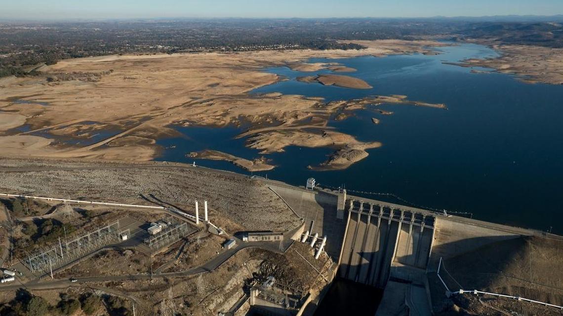 
Aerial views of Northern California’s important reservoirs, such as this 2013 photo of Folsom Lake, impart clear information: Too-little water is at the state’s disposal. A timeline created by Water Deeply shows benchmarks and trends during the current drought choking California.
