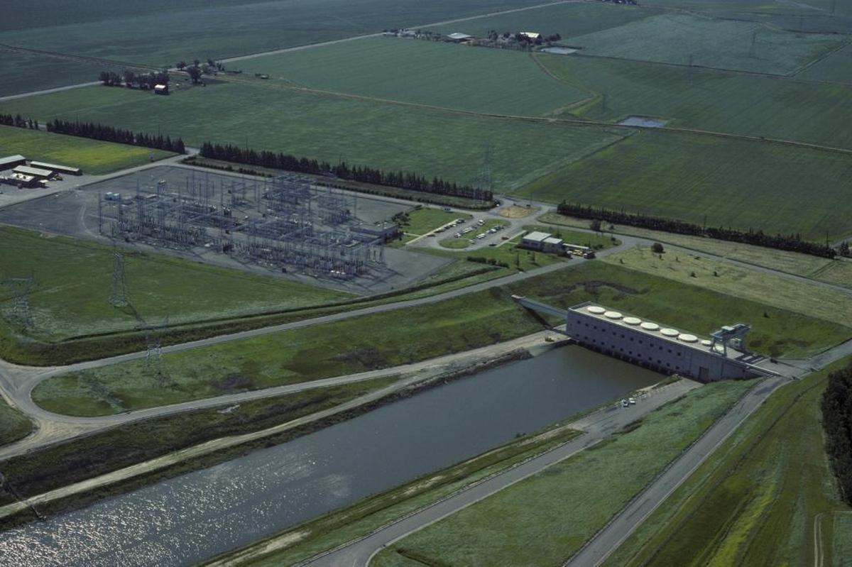 The federal Bureau of Reclamation’s pumping station near Tracy delivers water to the San Joaquin Valley. Contractors of the federal Central Valley Project and State Water Project will decide in September whether to pay for the twin tunnels, a controversial project designed to improve water flows through the Delta.