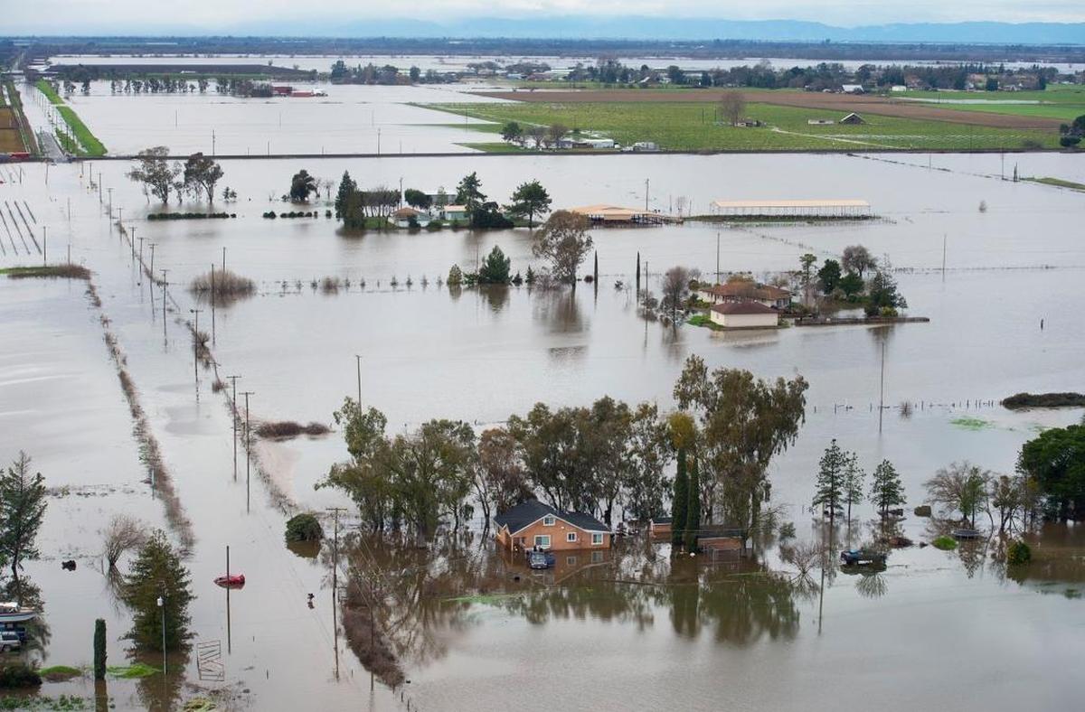 Rural homes in Elk Grove, between Franklin and Bruceville roads, are surrounded by floodwater in January 2017 near Elk Grove.