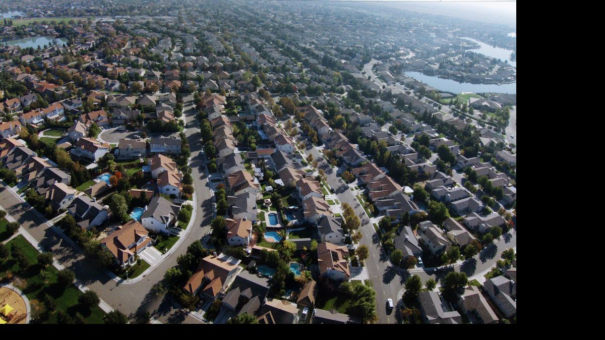 In aerial images digitally stitched together, Elk Grove’s urban density is apparent. With 285,000 new homes on tap in the region, planners say smaller lots will be the norm instead of suburban sprawl.