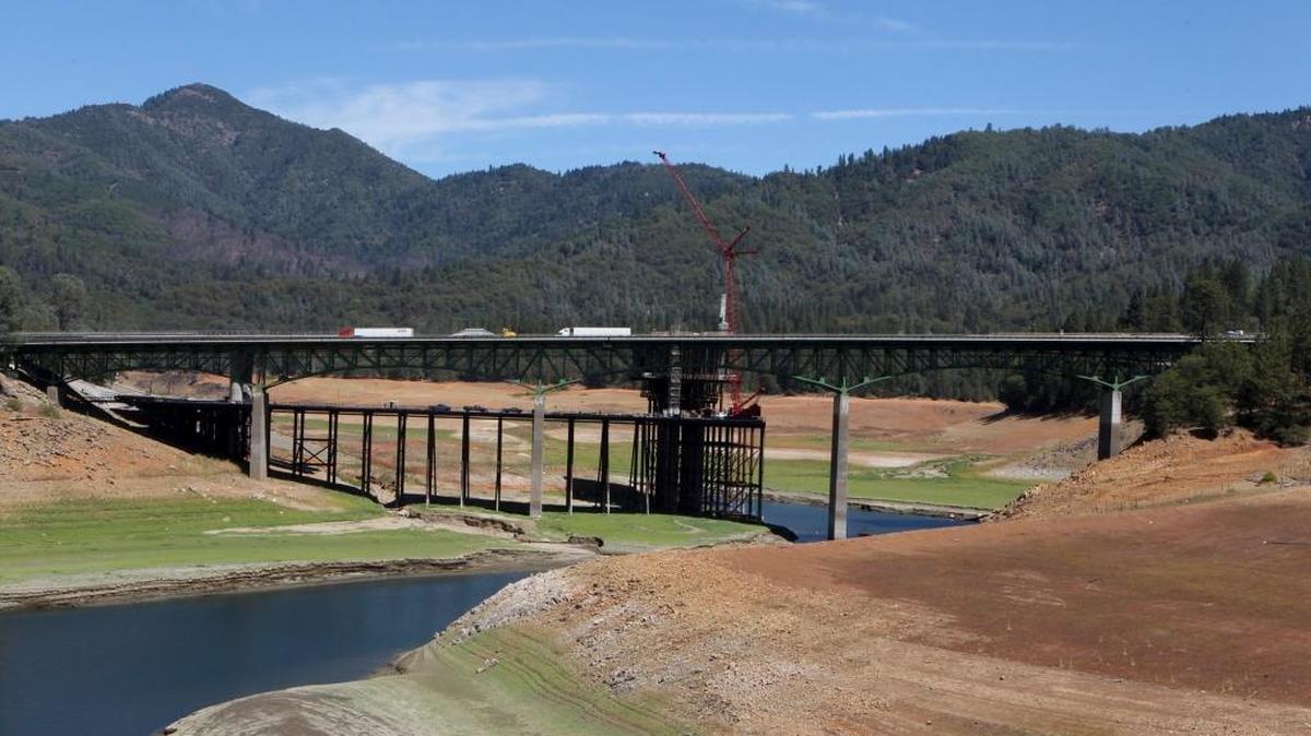 
Lake Shasta and Northern California’s other largest reservoirs, Oroville and Trinity, account for almost a quarter of the state’s surface water supplies. Combined, they can hold more than 10.5 million acre feet – or 3.4 trillion gallons – of rainwater and snowmelt. To put that in perspective, the city of Sacramento in 2014 used just 94,000 acre-feet.
