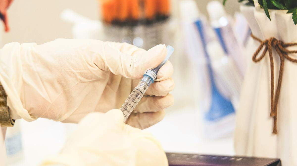 A California man is charged with trying to reopen his illegal Botox business without a medical license.