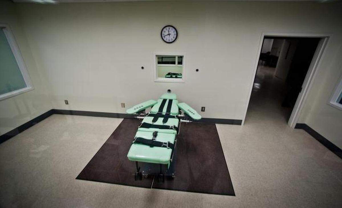 A lethal injection facility at San Quentin State Prison is displayed during a media tour in 2010. No one was executed in the room, which featured a gurney used for 11 lethal injections in the previous facility, before it was dismantled during the administration of Gov. Gavin Newsom