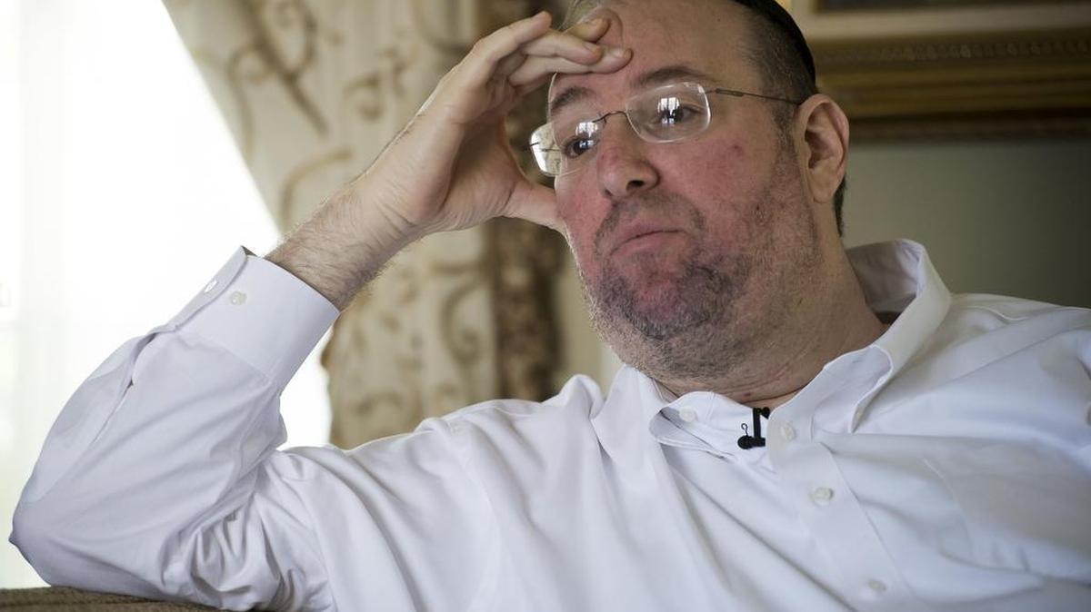 
Shlomo Rechnitz, a Los Angeles entrepreneur, has rapidly become California's largest nursing home owner. 
