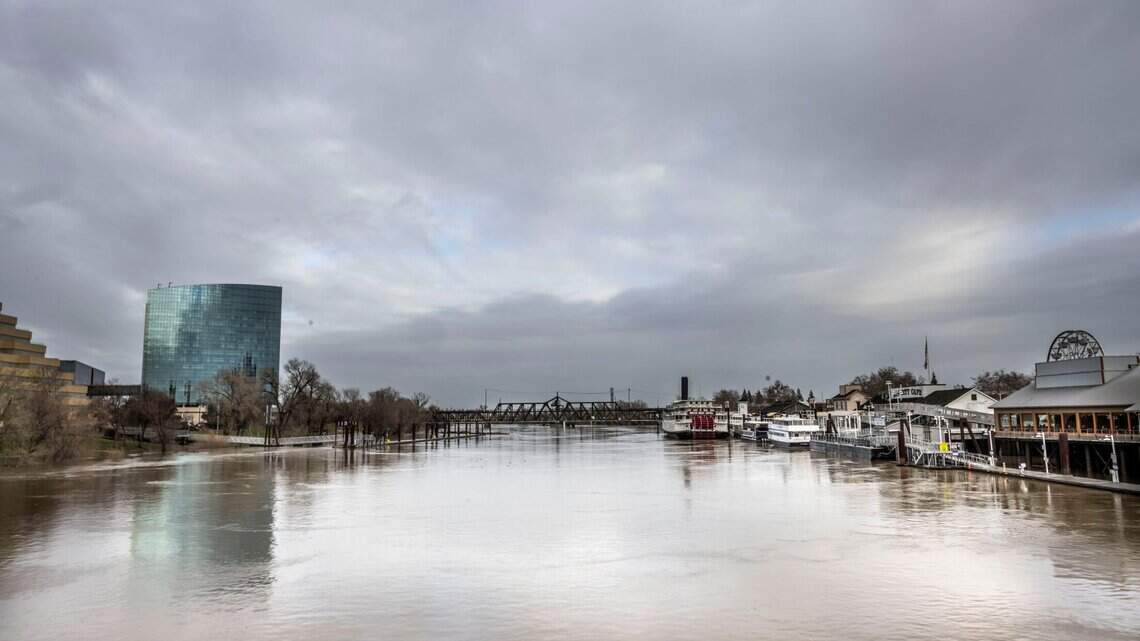 Sacramento enfrenta monitoreo de inundaciones y advertencia de vientos fuertes