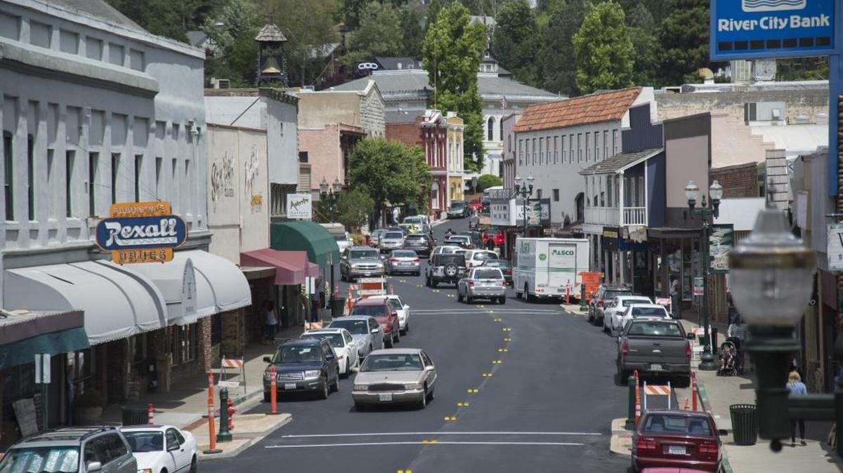 Placerville’s downtown courthouse has anchored Main Street for over 100 years, but current plans call for building a new courthouse on the west end of town behind the El Dorado County jail. Some are enthused about the prospect of a modern courthouse; the old one is cramped and outdated. Others have filed a lawsuit, saying the move will harm Placerville’s historic downtown and lead to blight.