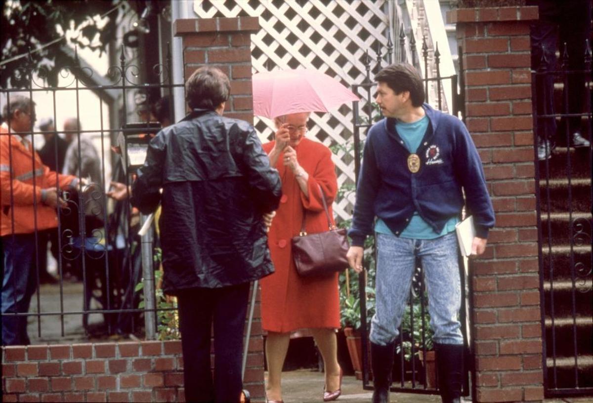 Dorothea Montalvo Puente leaves her F Street boarding house on Nov. 12, 1988, and walks past homicide detective John Cabrera, right, as Sacramento police officers began searching her yard for the bodies of tenants missing from her boarding house. Puente did not return to her home and was found and arrested five days later in Los Angeles.