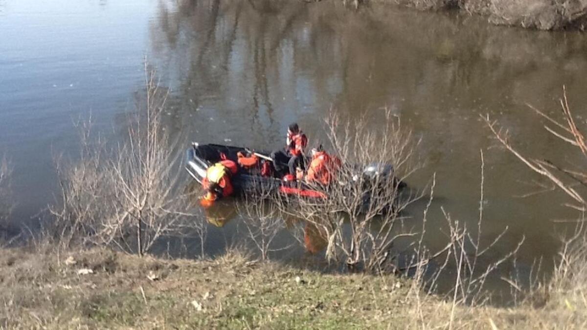 Searchers peer into the water off Discovery Park on Feb. 5, 2016