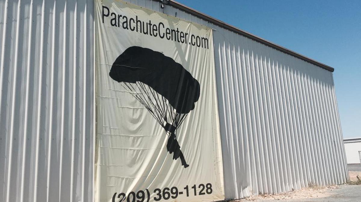 One person died Wednesday, May 24, 2017 in a parachute accident near the Lodi Parachute Center in Acampo, according to the Woodbridge Fire District.
