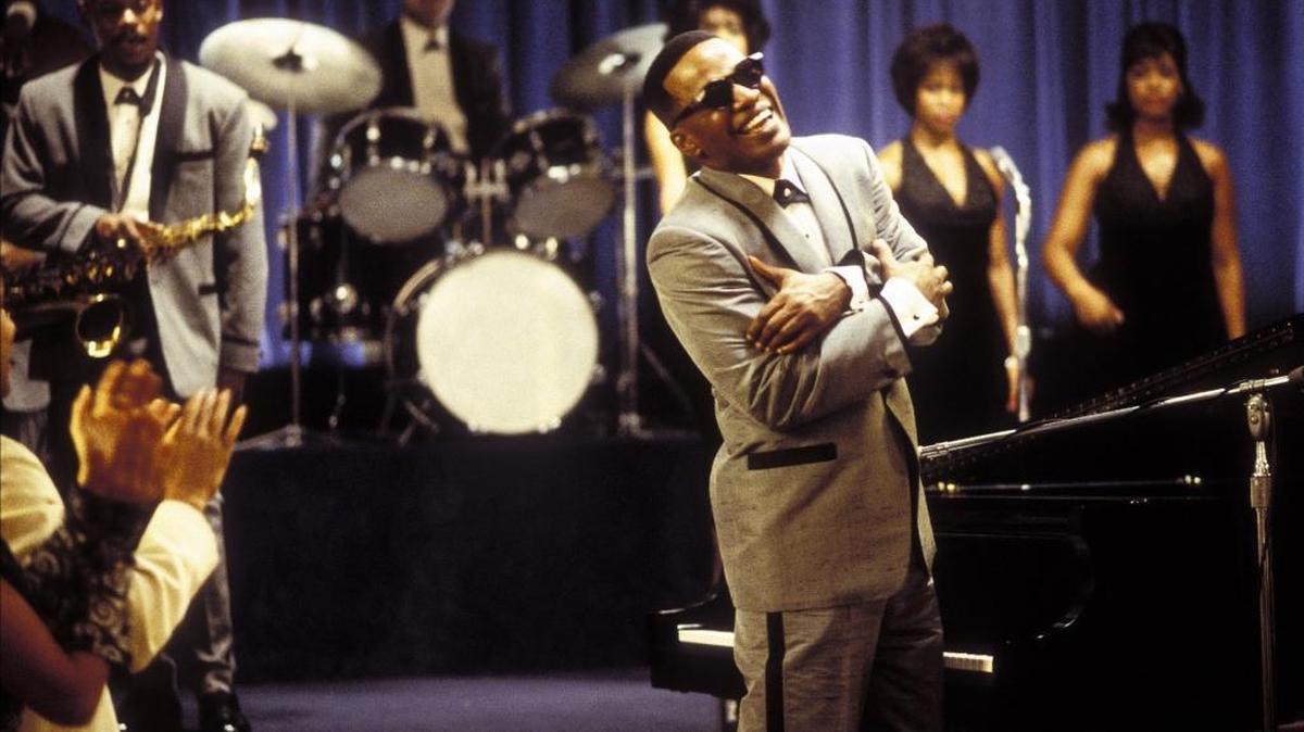 Actor Jamie Foxx as American legend Ray Charles in a scene from " Ray." The film’s producer, Howard Baldwin, faces a pair of lawsuits from Sacramento investors alleging he cheated them out of $200,000 for a picture that never made it to the big screen.