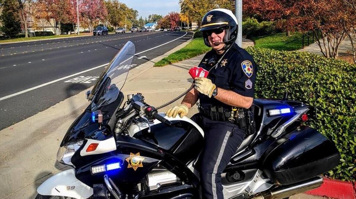 Rosevillle Police Department motor officers are issuing gift cards to people in need of a little extra help during the holidays.