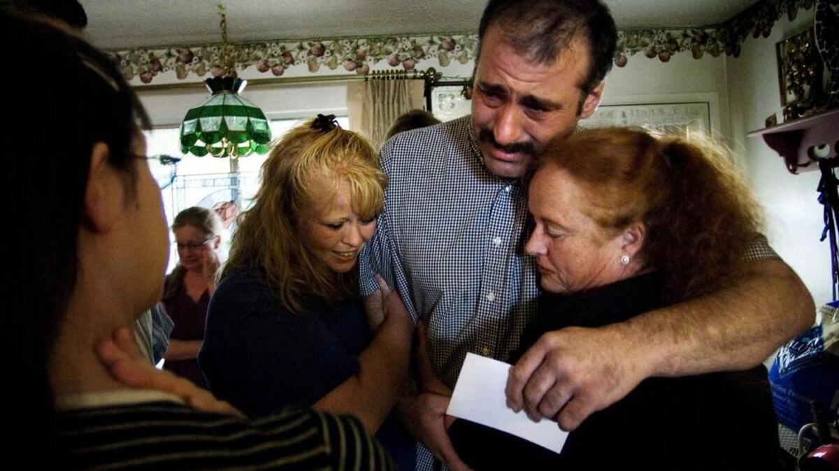 Twenty-six-year-old Steven Felldin was killed in a horrific car accident on Highway 99 Saturday. A stranger, Brian Hunter, center, held his hand and comforted him during his last moments alive. Hunter found Felldin’s family. He wanted to meet them, see pictures of Felldin and deliver his last words, a message of love to his wife. From left, wife Leilani Felldin of Sacramento, sister-in-law Crystal Dixon of Carmichael, sister Brenda Felldin of Albuquerque and mother Marilyn Felldin of Sacramento meet Hunter for the first time at the Felldins’ North Highlands home May 31, 2007.