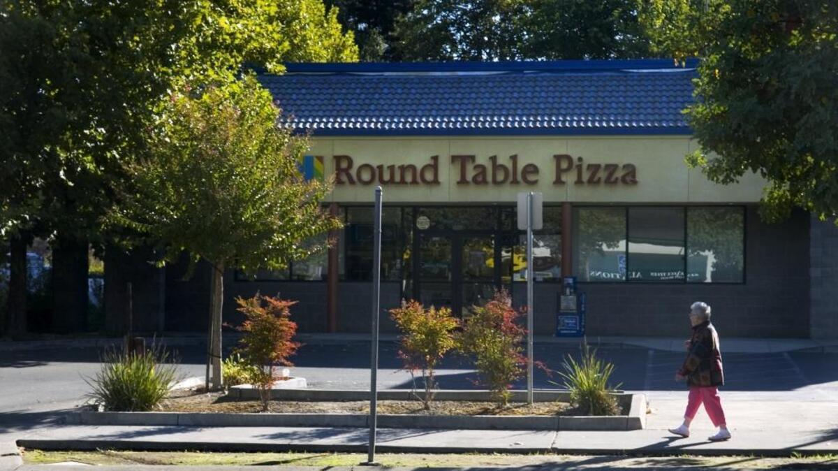 Round Table Pizza on Freeport Boulevard. Picture taken on Oct. 19, 2006