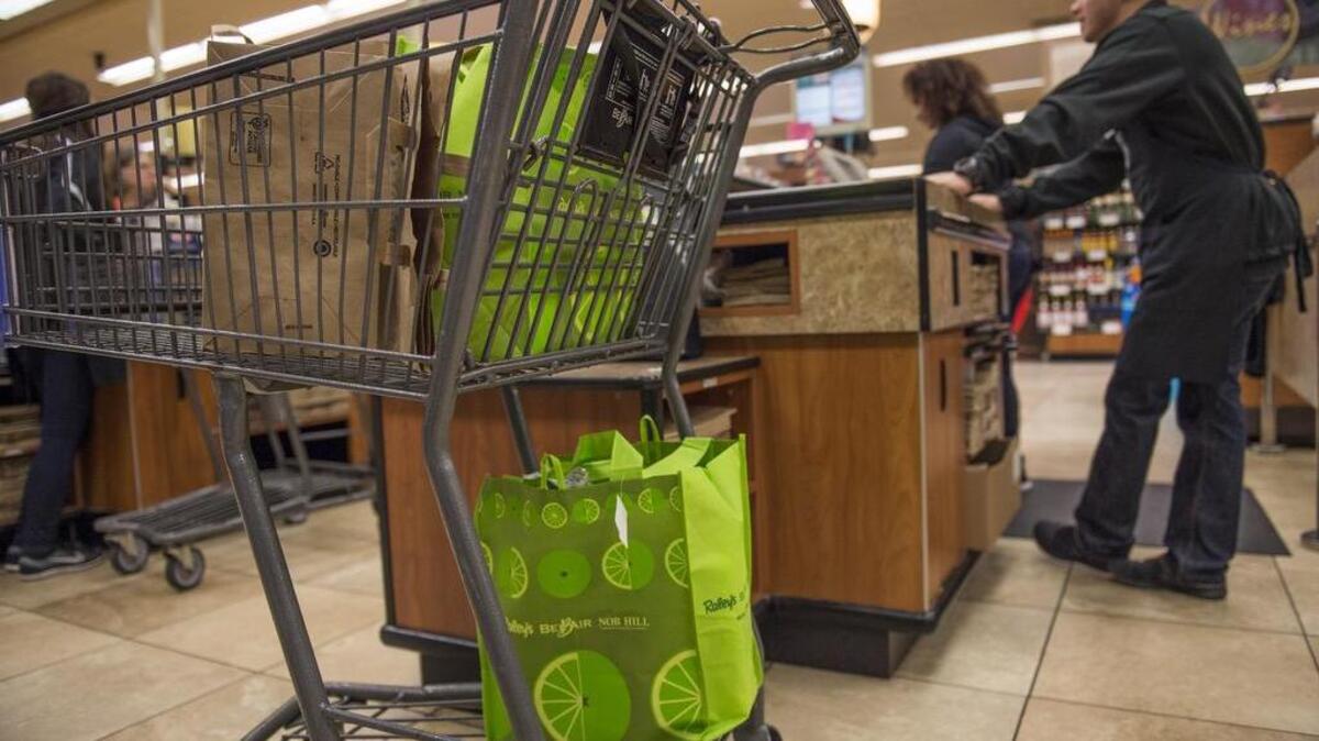 Sacramento County will join the city in limiting the availability of single-use plastic bags.