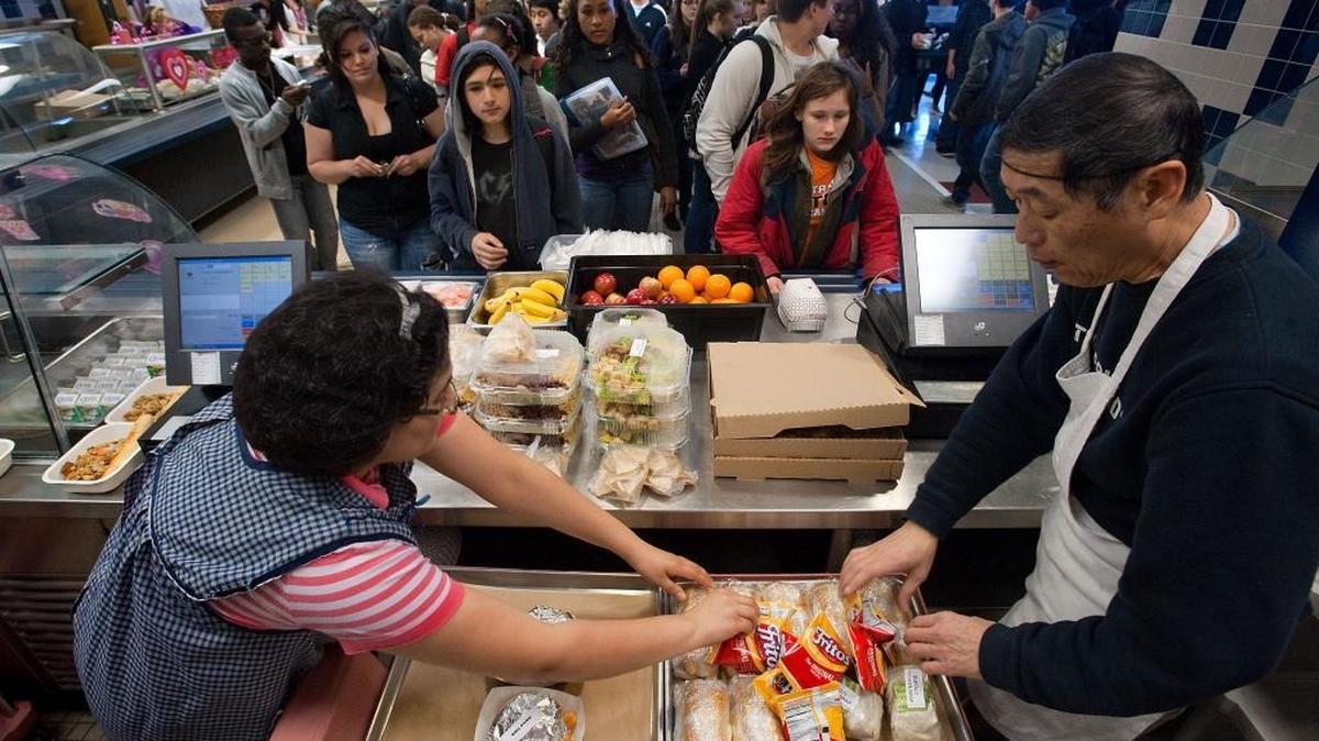 Students crowd the cafeteria for lunch at Rosemont High School. People seeking school jobs in food service, transportation, child development or other student services should check out a job fair Thursday hosted by the Sacramento City Unified School District.