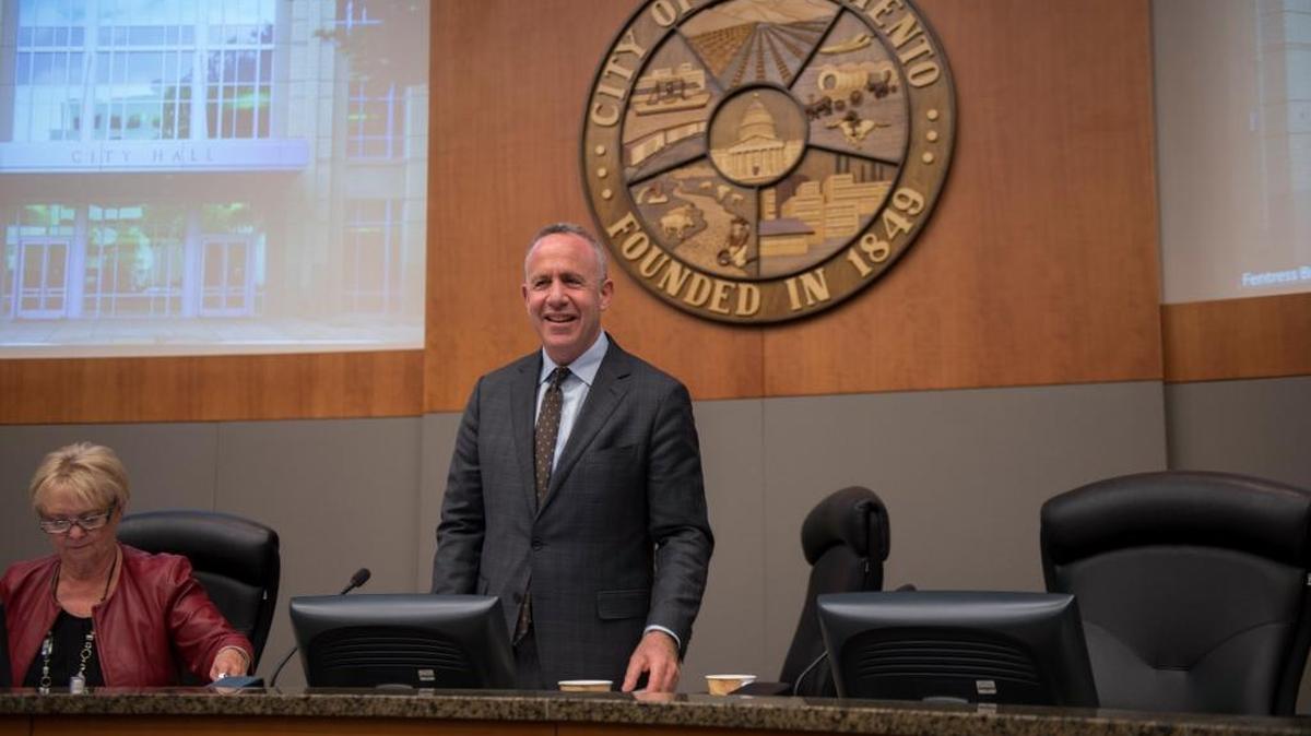 Sacramento Mayor Darrell Steinberg attends his first city council meeting at City Hall on Thursday, Jan. 5, 2017, in Sacramento, Calif.