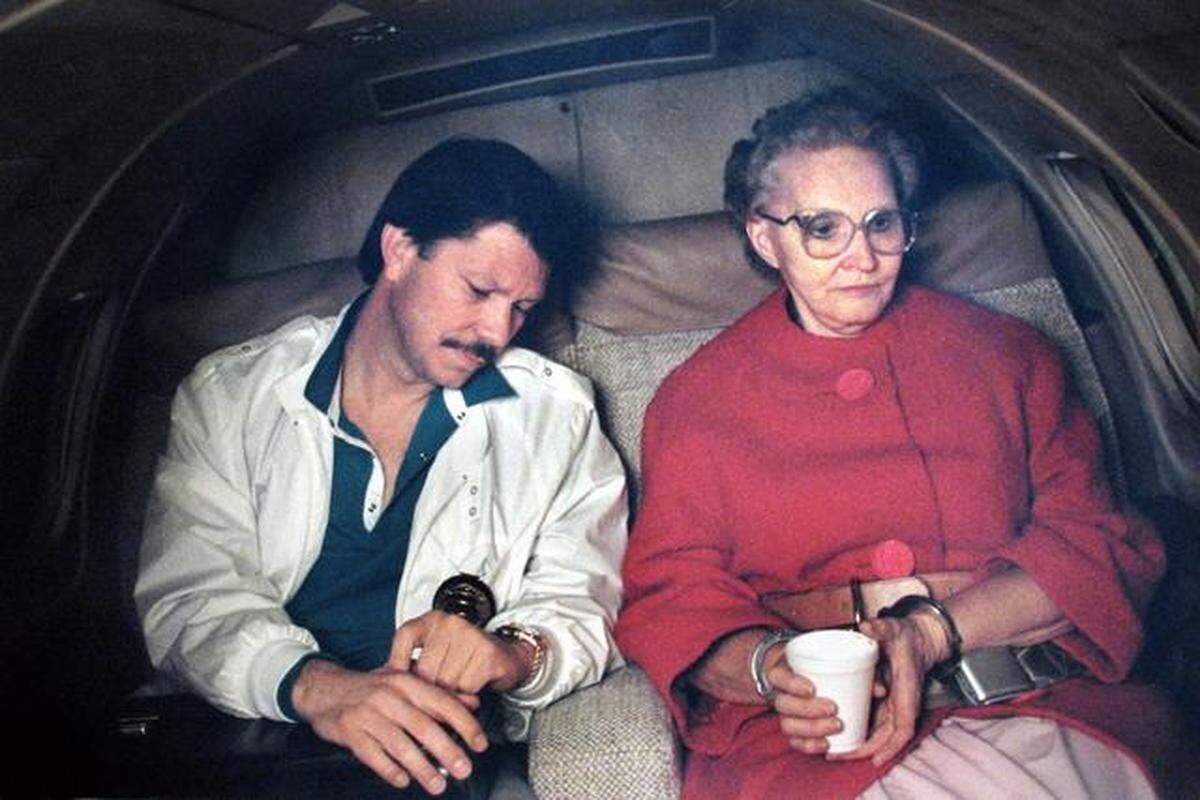 Serial killer Dorothea Montalvo Puente is brought back to Sacramento from the Los Angeles area in the early morning hours of Nov. 17, 1988. Sitting beside her, checking his wristwatch, is Sacramento homicide detective John Cabrera.