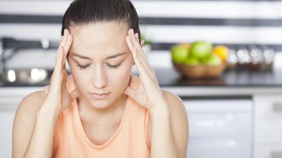 New research can help change your approach to managing your migraines. A certain spectrum of green light can help reduce or fend off light sensitivity in migraine-prone adults, according to researchers at Beth Israel Deaconess Medical Center in Boston.