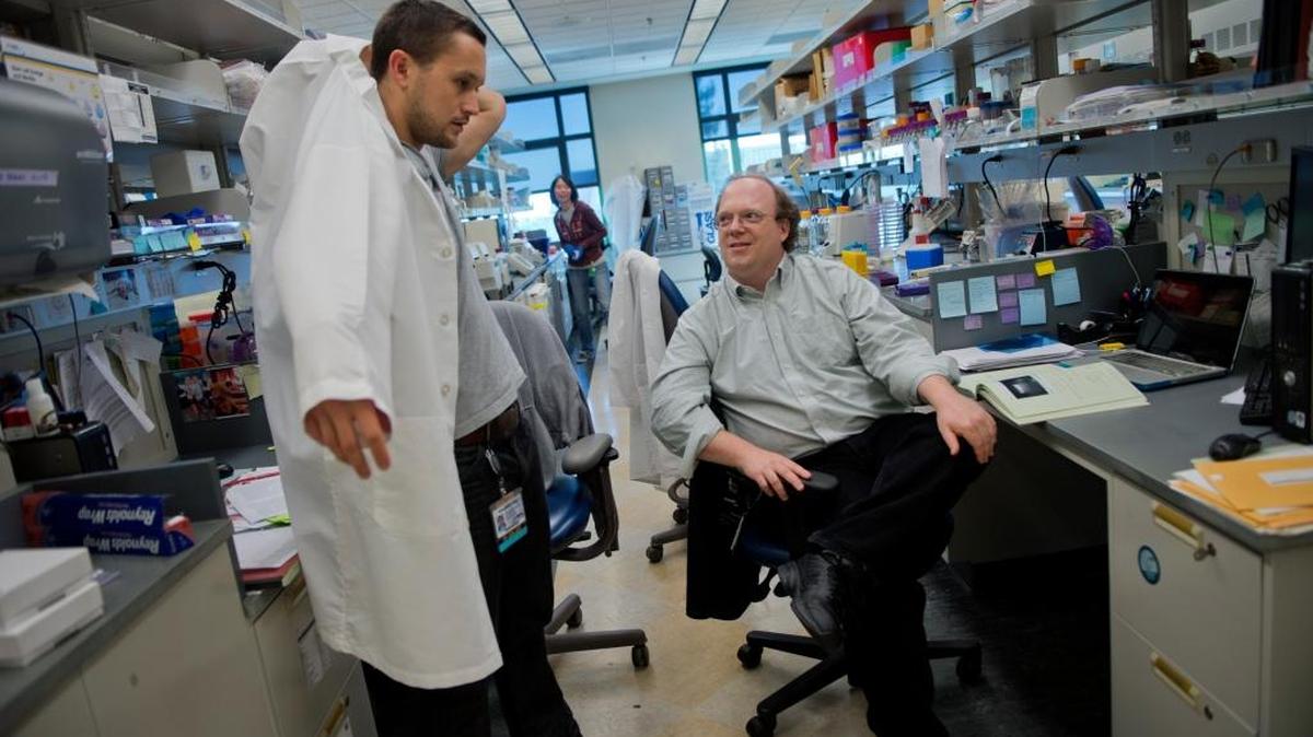 UC Davis stem cell researcher Paul Knoepfler, right, talks with graduate student Benjamin Yuen in this photo from 2013. Knoepfler is urging federal regulators to finalize guidelines for stem-cell therapies performed on patients and to send notices to clinics offering unproven treatments.