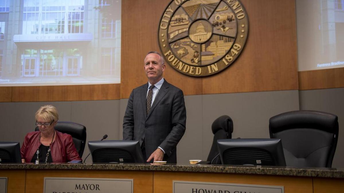 Sacramento Mayor Darrell Steinberg attends his first City Council meeting at City Hall on Thursday, Jan. 5, 2017, in Sacramento, Calif.