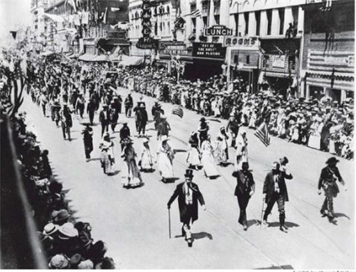 Bustling downtown Sacramento shown in 1922 during the Days of ’49 Parade.